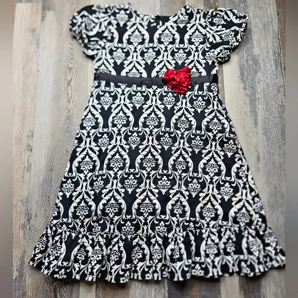 Hanna Andersson Girls Size 110 or 4/5 US Dress Black + White Red Detail